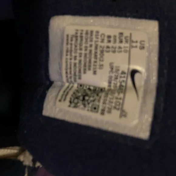 Authentic Nike Men”s Sneakers size11 NWOT - Picture 8 of 11